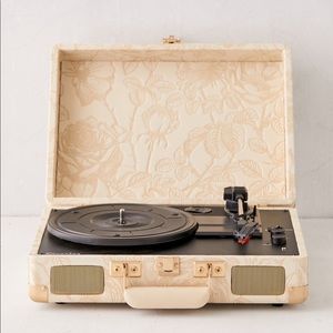 MOVING SALE‼️Crosley Debossed Rose Record Player